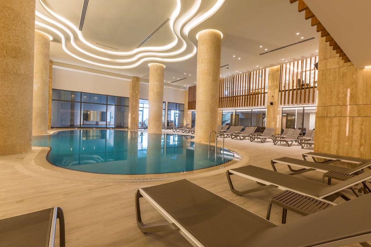 Radisson Blu Hotel Trabzon Exterior foto The swimming pool at the hotel