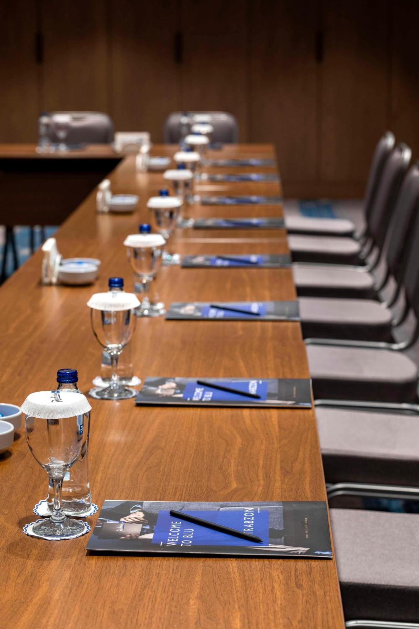 Radisson Blu Hotel Trabzon Exterior foto A meeting room at the European Parliament