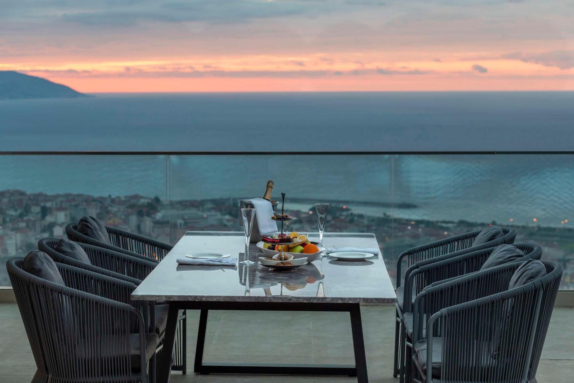 Radisson Blu Hotel Trabzon Exterior foto View from the hotel