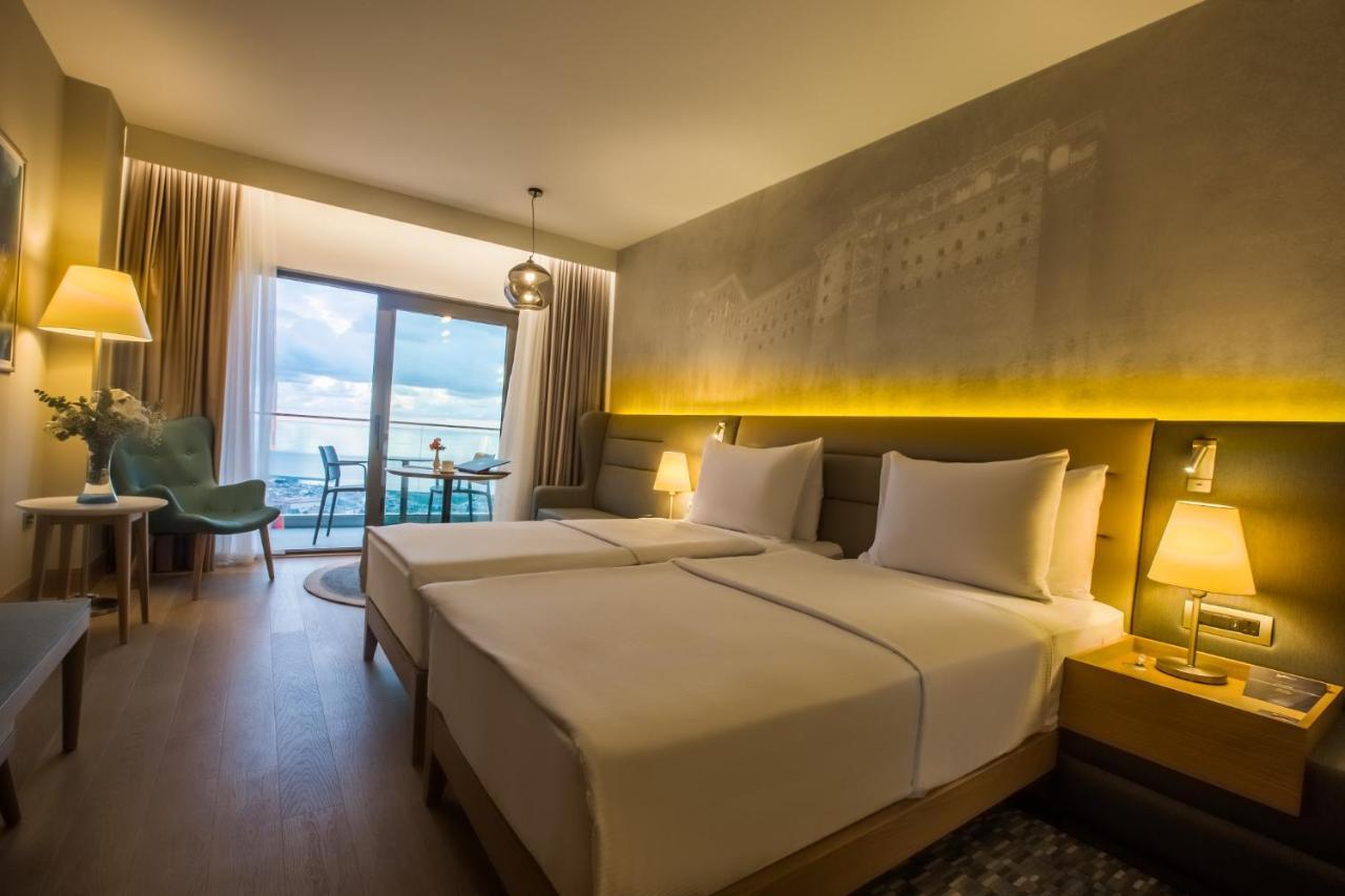 Radisson Blu Hotel Trabzon Exterior foto A room at the hotel